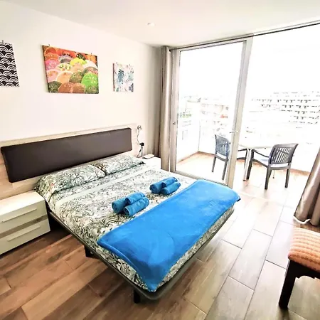 Pretty Little Penthouse, Sea Front, 2 Pool *