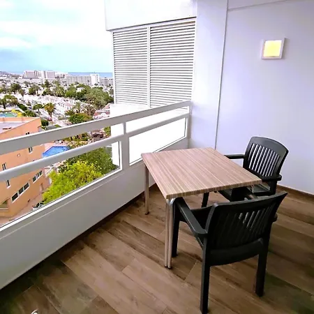 Pretty Little Penthouse, Sea Front, 2 Pool Apartment