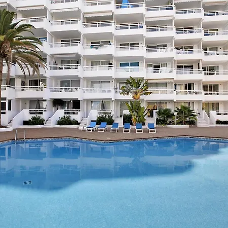 Pretty Little Penthouse, Sea Front, 2 Pool Apartment