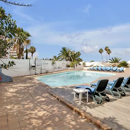 Pretty Little Penthouse, Sea Front, 2 Pool